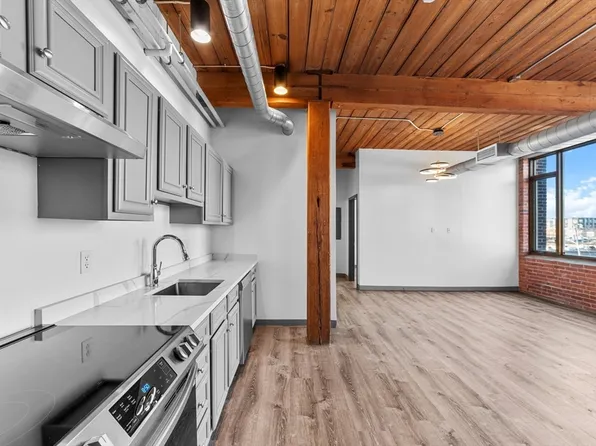 146 Court St APT 303, Brockton, MA 02302