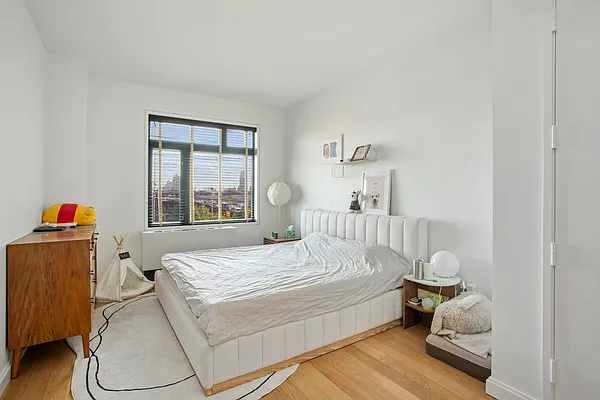 NEC  L ave Windows11 pentum 美品 11-02 49th Avenue #5O in Hunters Point, Queens | StreetEasy