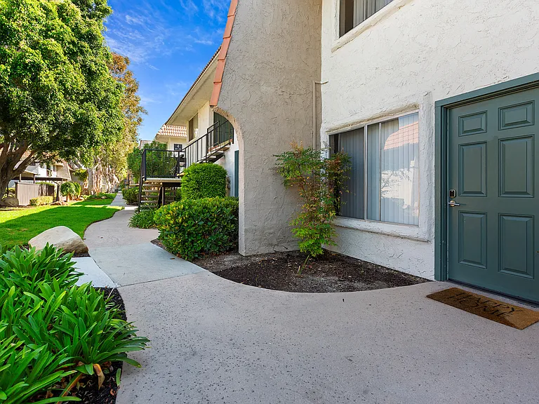 Terra Camarillo — Photo 23