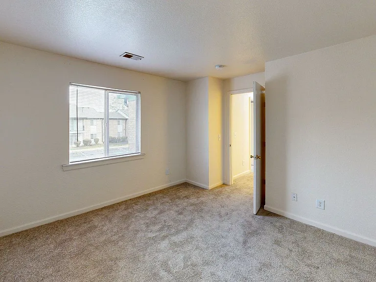 Lyons Gate Apartments — Photo 28