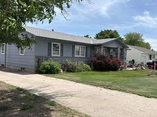 1009 Eisenhower Dr, Norton, KS 67654