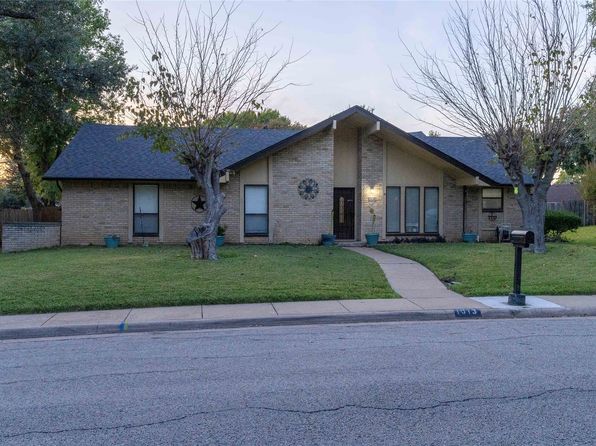 1013 Briarwood Ln, Desoto, TX 75115