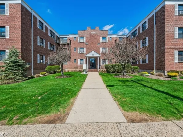 241 E Main St #2B, Bergenfield Boro, NJ 07621