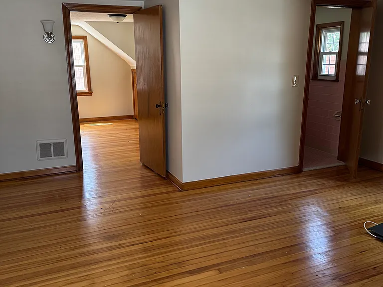 1520 Robbins Ave — Photo 2
