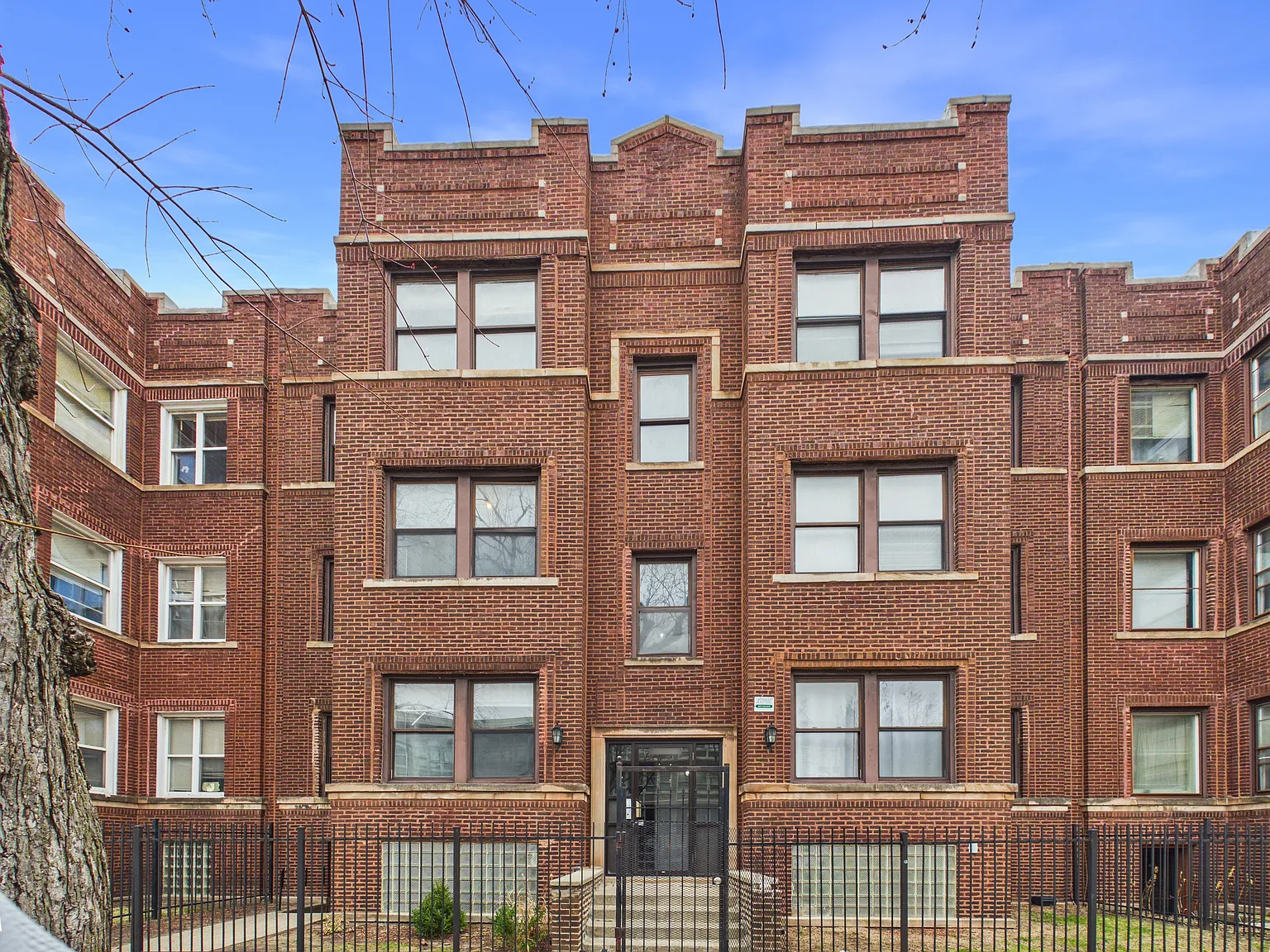 3 bed, 1135 sqft, $1,795 — Photo 1