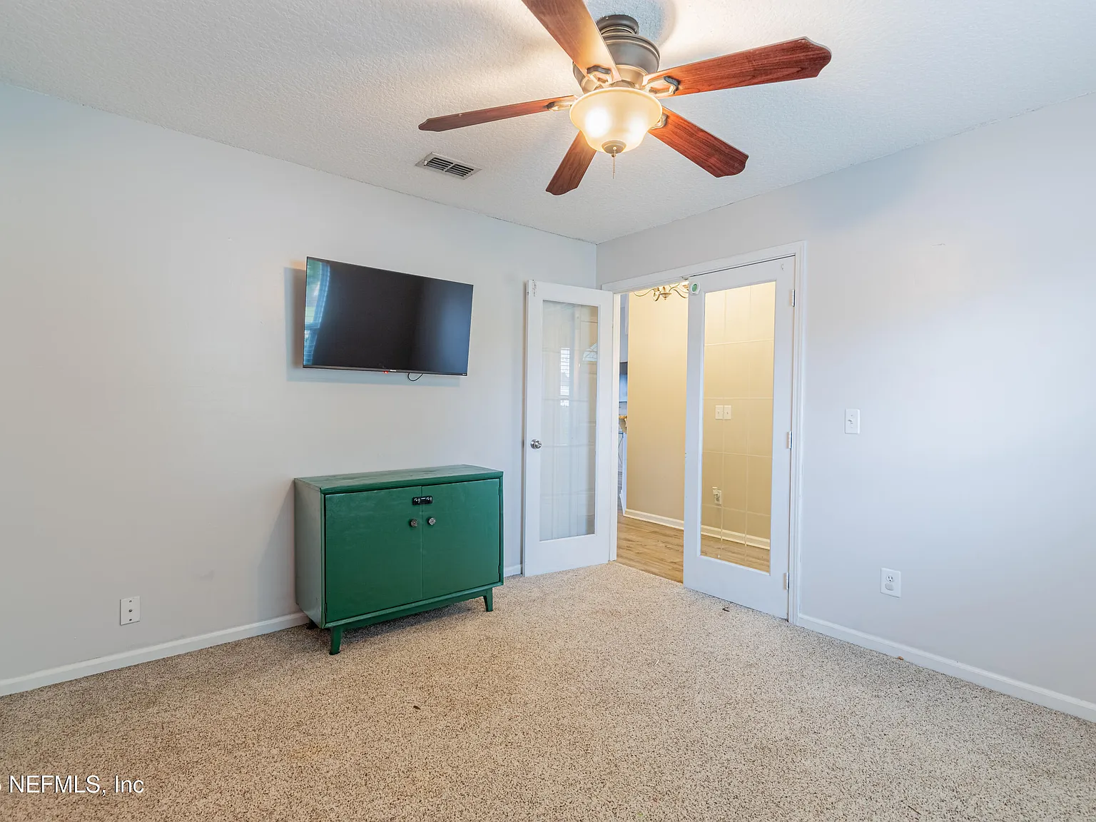 3 bed, 2.0 bath, 1317 sqft, $2,200 — Photo 3