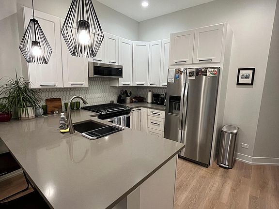 5th image of 1122 N Wolcott Ave APT 1