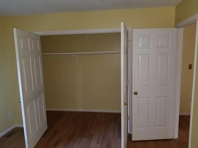 BEDROOM-01 WALK IN CLOSET-01