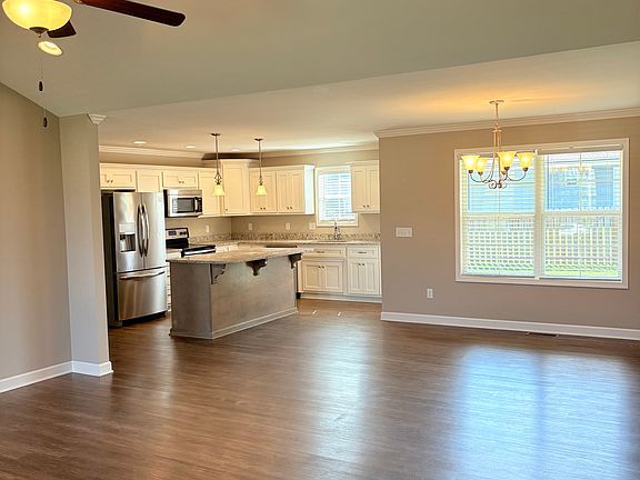 4th image of 791 Pleasant Meadow Ln
