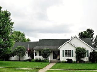 723 E Terrace Dr, Center Point, IA 52213