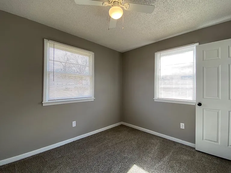 3559 Rochester Rd — Photo 5