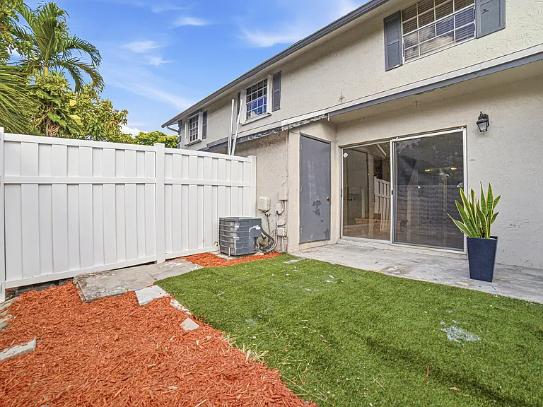 8207 Fairway Rd — Photo 28