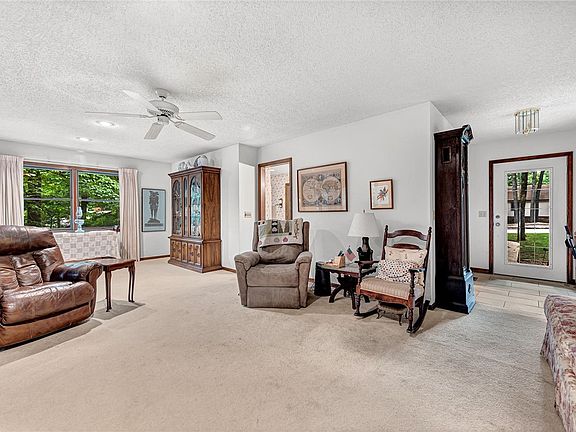 4th image of 19 Knighton Dr