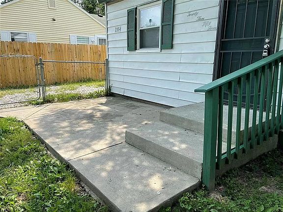 5th image of 2354 N Moreland Ave