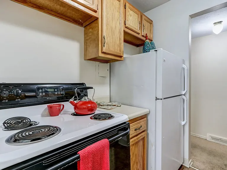 Ellacott Parkway Apartments — Photo 1