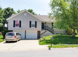 404 SE Mount Vernon Dr, Blue Springs, MO 64014