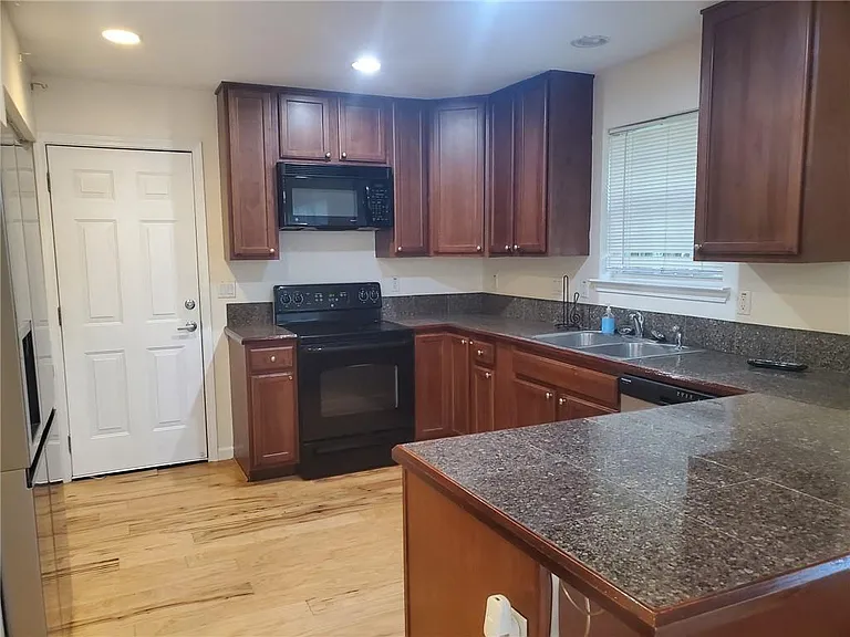 6224 Milne Blvd — Photo 7