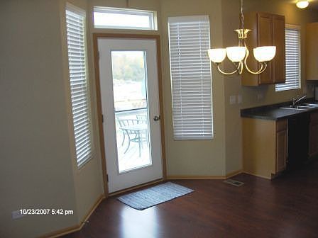 Breakfast/Dining Area