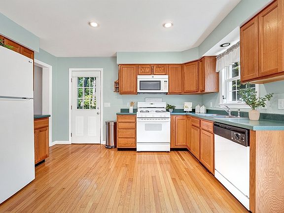 3rd image of 88 Waterfield Rd