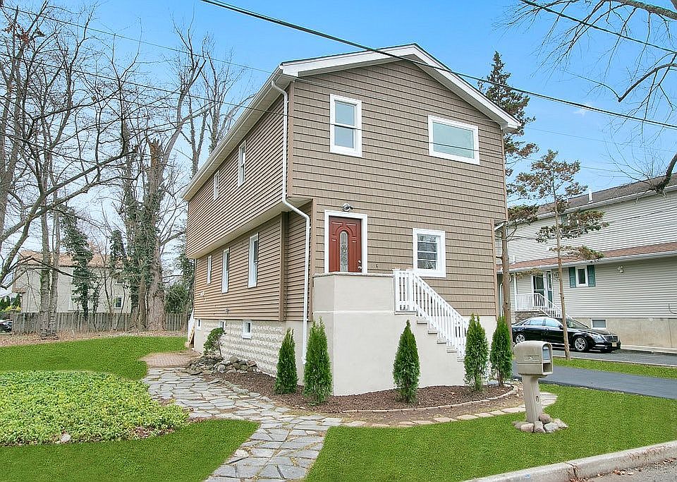 1st image of 26 Center Dr