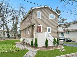 26 Center Dr, Hillsdale, NJ 07642