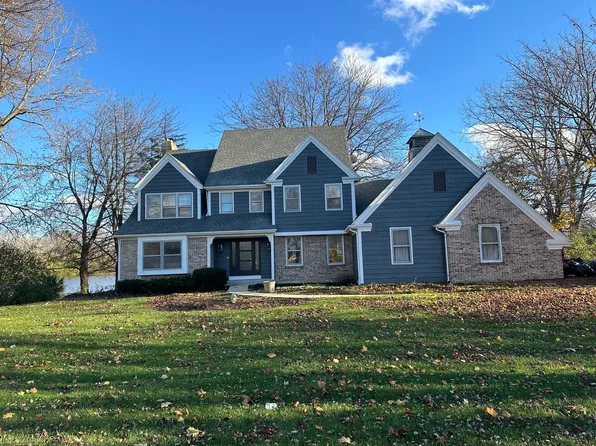 2215 Harrow Gate Dr, Inverness, IL 60010