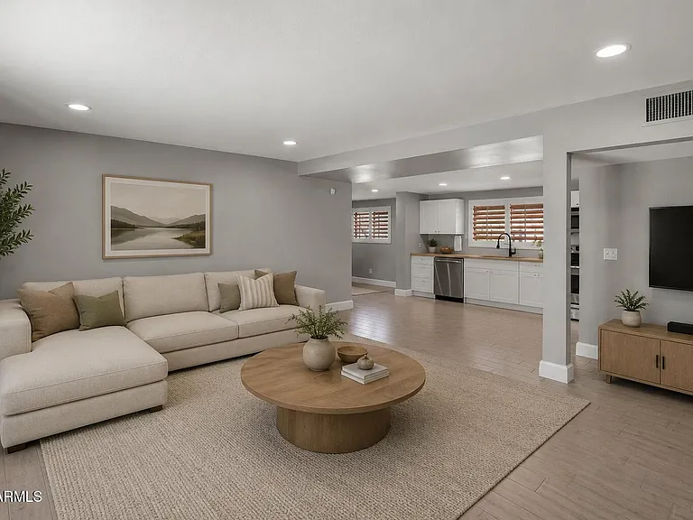 4916 E Amelia Ave — Photo 5