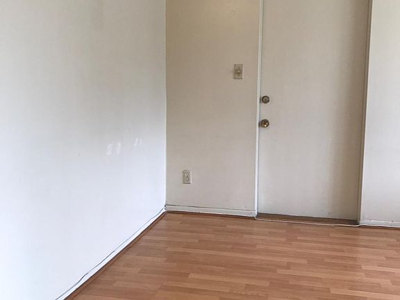 4th image of 207 W Newmark Ave
