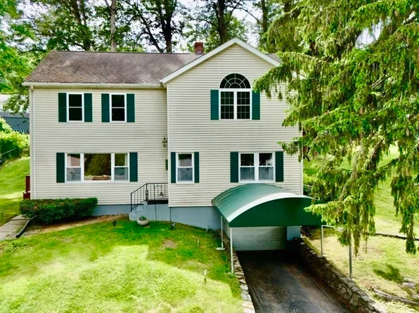 81 Causeway Ter, Leominster, MA 01453