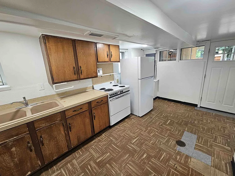 1032 1/2 Lincoln Pl — Photo 12