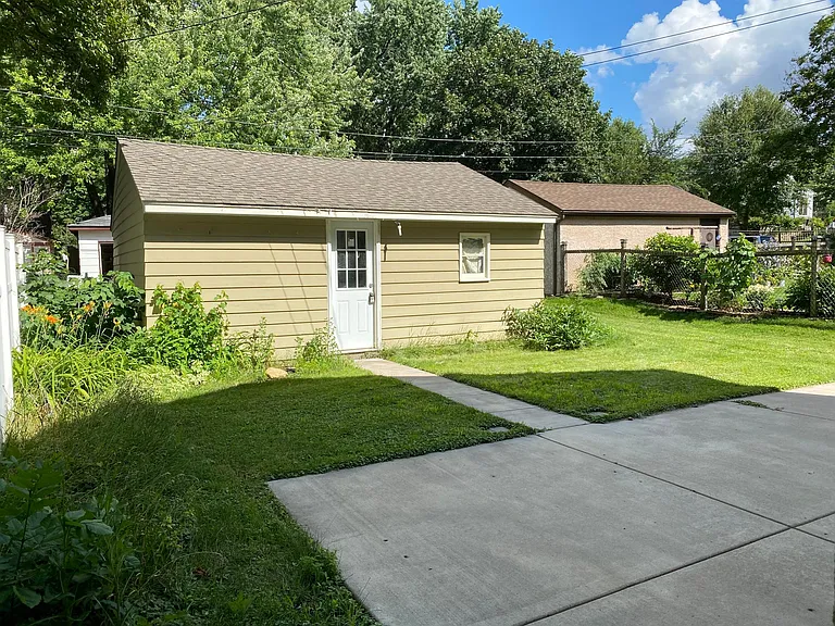 3107 Hayes St NE — Photo 3