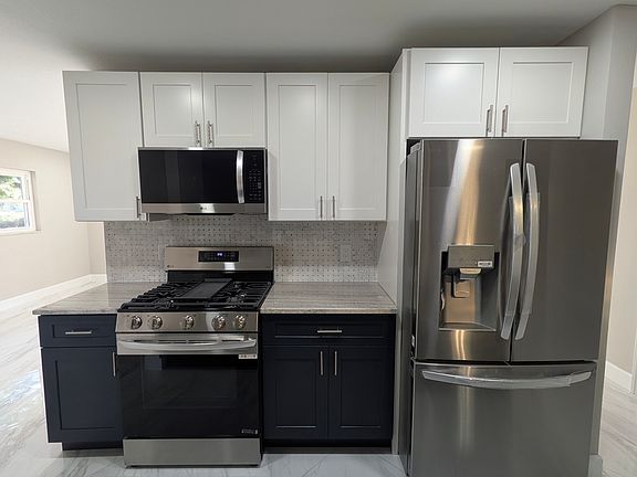 5th image of 5523 Venetian Blvd NE
