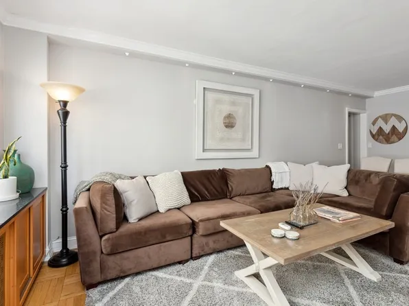 311 East 71st Street image 2 of 7