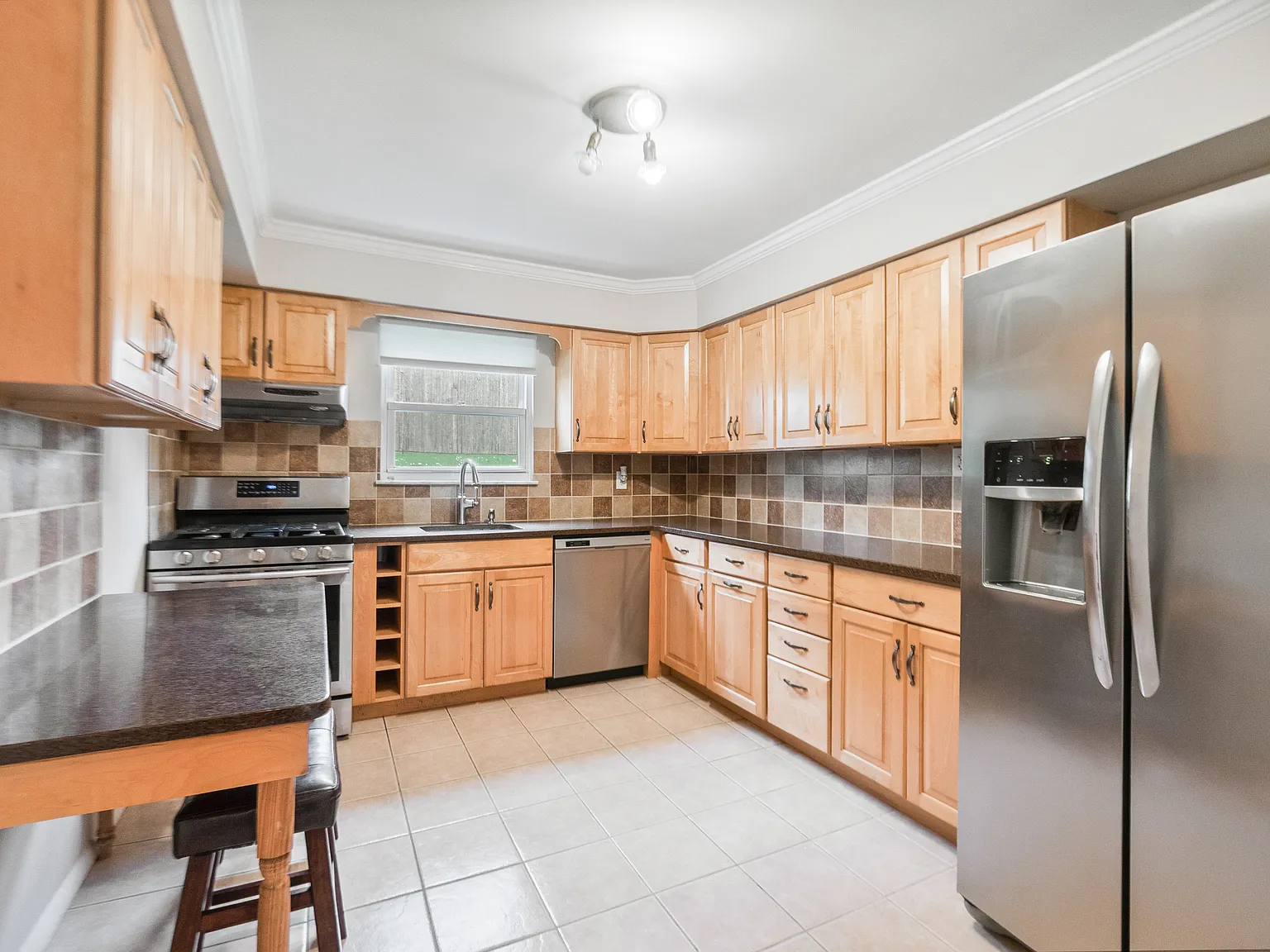 3 bed, 1100 sqft, $3,150 — Photo 4