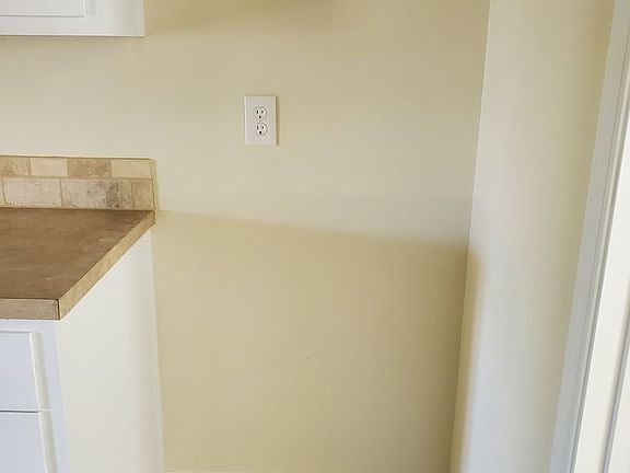 4th image of 155 NW Jackson St APT 4