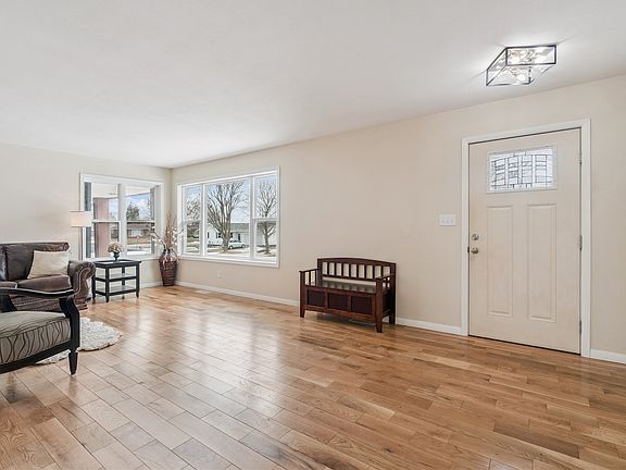 3rd image of 301 2nd Ave