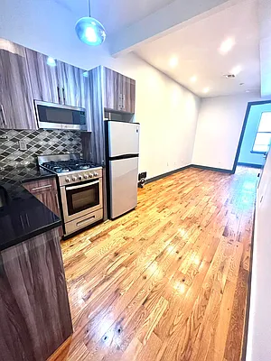 Rented by Delmark Realty LLC | media 27