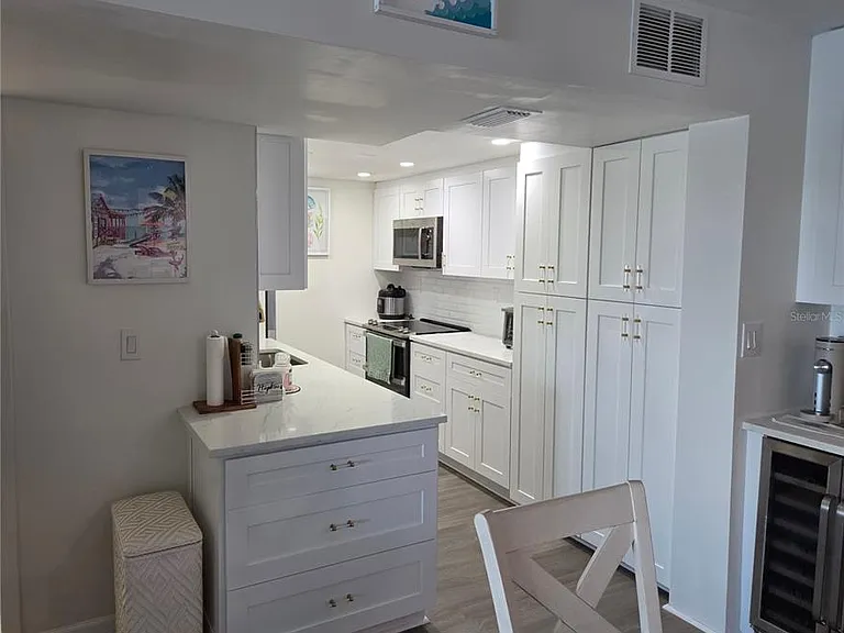 400 64th Ave #405 — Photo 15