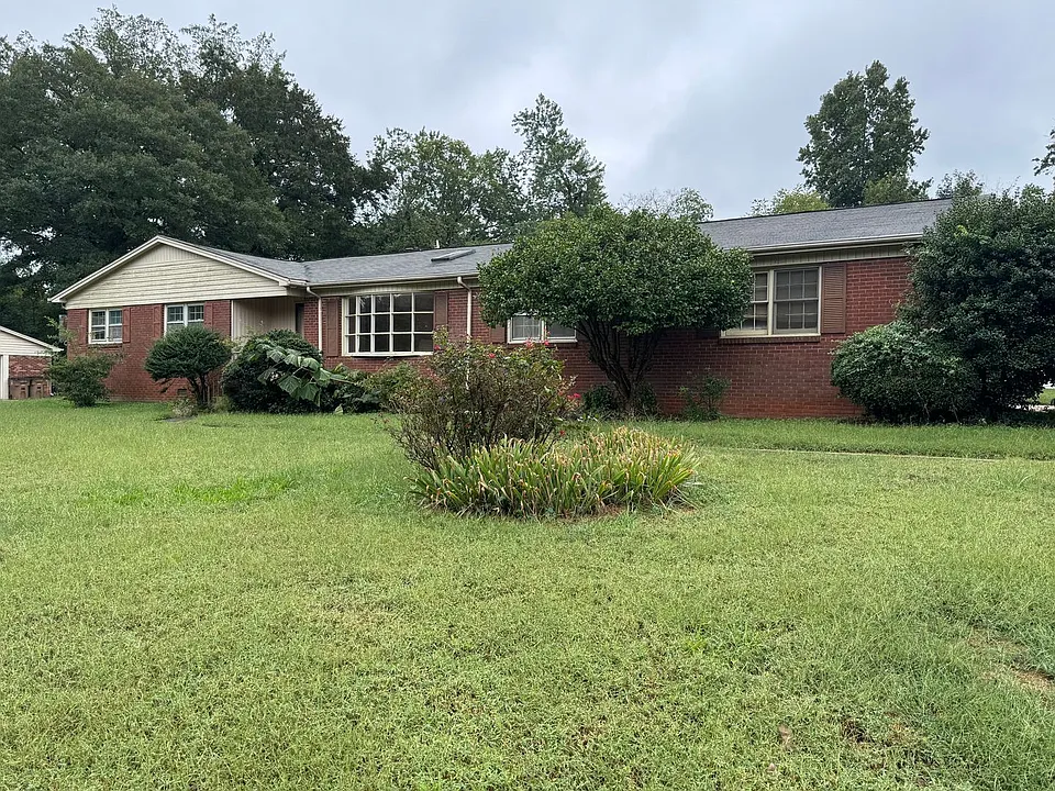 913 Surry Dr