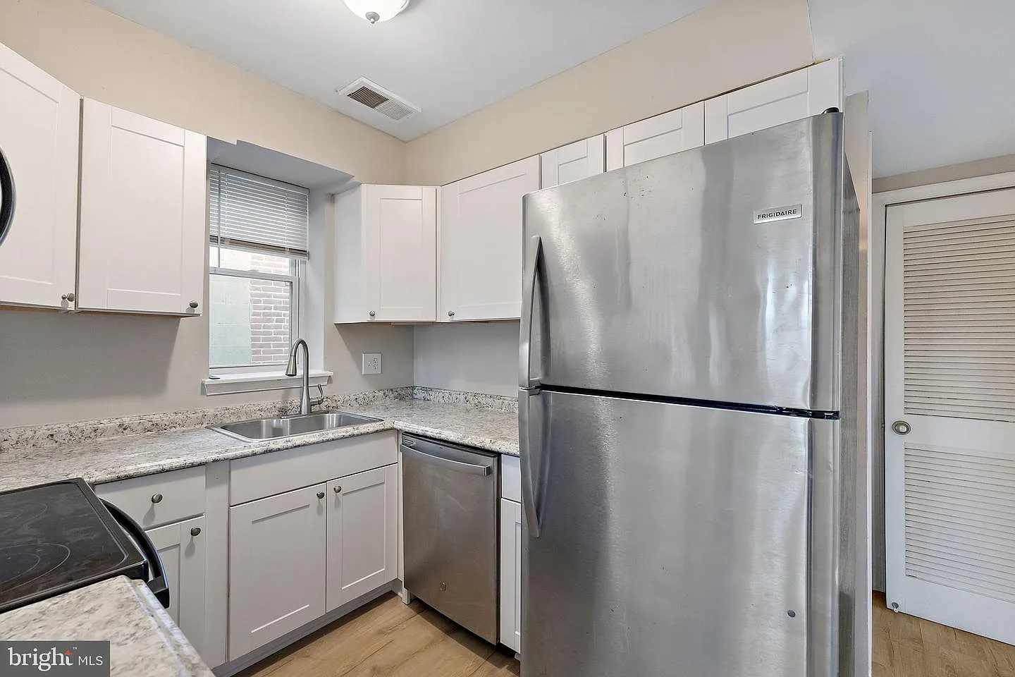 2 bed, 1.0 bath, 2250 sqft, $1,475 — Photo 3