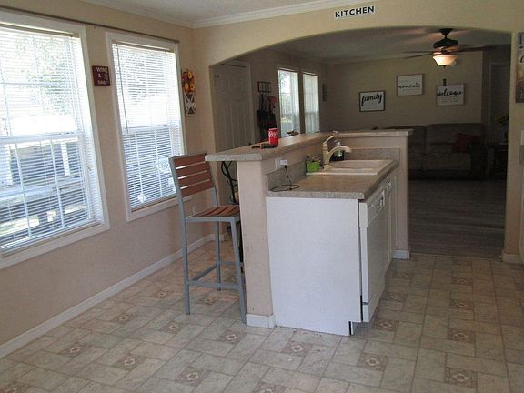 3rd image of 183 NW Buckingham Dr