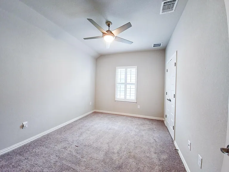 12716 Bloomington Dr — Photo 28