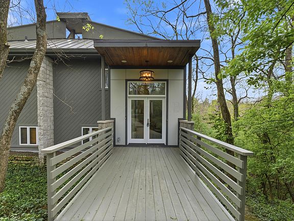 3rd image of 7985 Riverside Dr