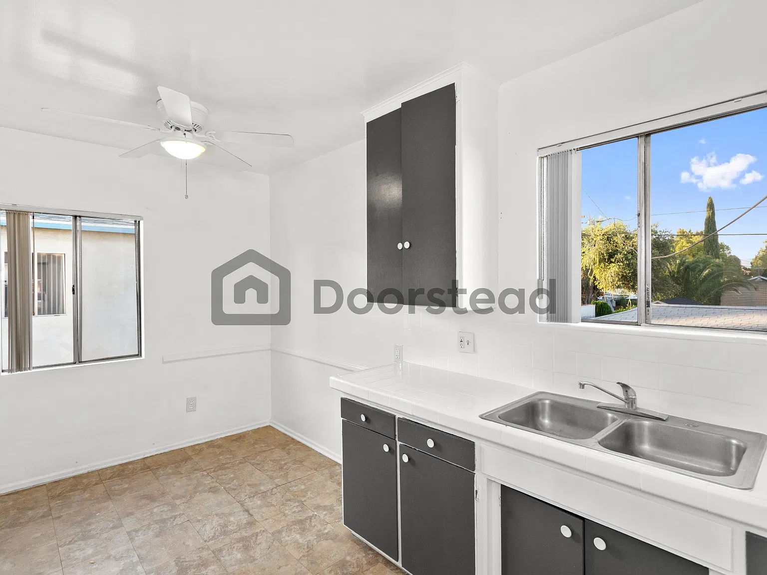 2 bed, 1.0 bath, 700 sqft, $2,320 — Photo 2