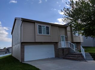 18007 Edna St, Omaha, NE 68136