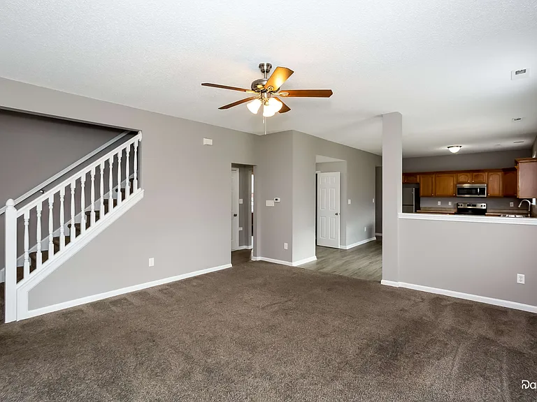 6535 Locust Grove Dr — Photo 4