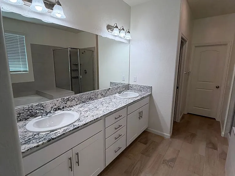 2026 Sherbrook Ave — Photo 28