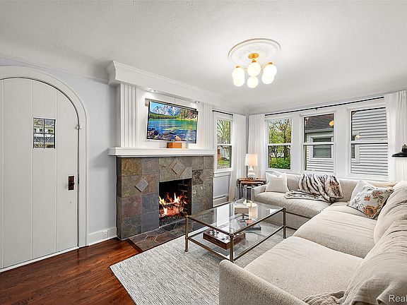 5th image of 1368 Cedar Dr