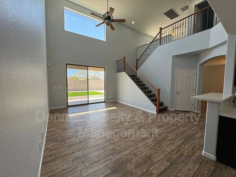 4 bed, 3.0 bath, 2822 sqft, $2,595 — Photo 4