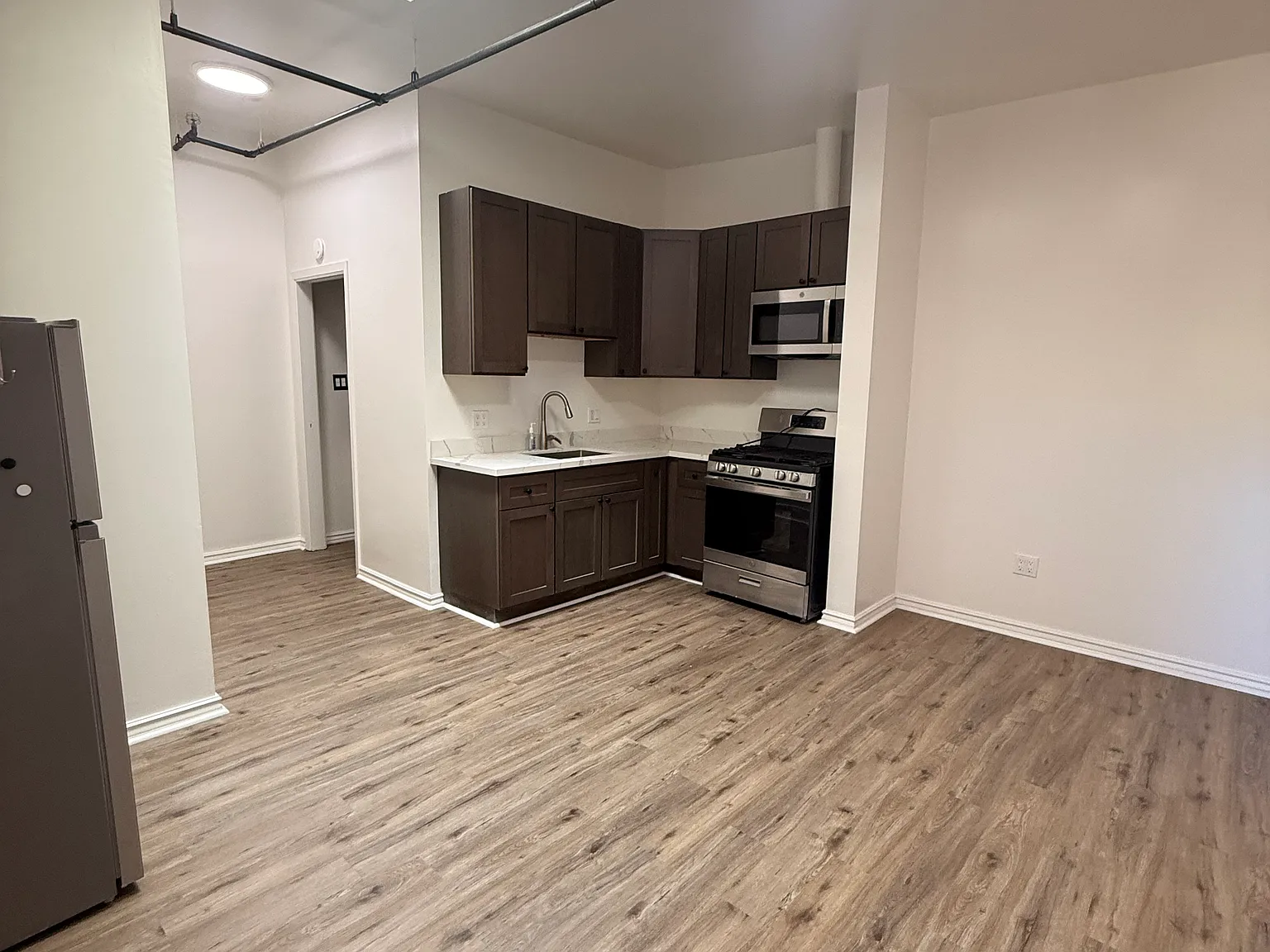 Studio, 400 sqft, $1,595 — Photo 4